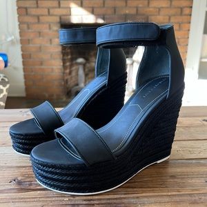 Kendall & Kylie Wedge Sandals Size 7.5